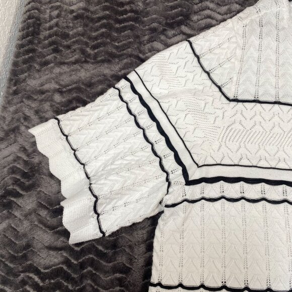 Chicos White Textured Knit Top W/ Black Scalloped Stripes Short Sleeve Womens XL - Picture 3 of 9
